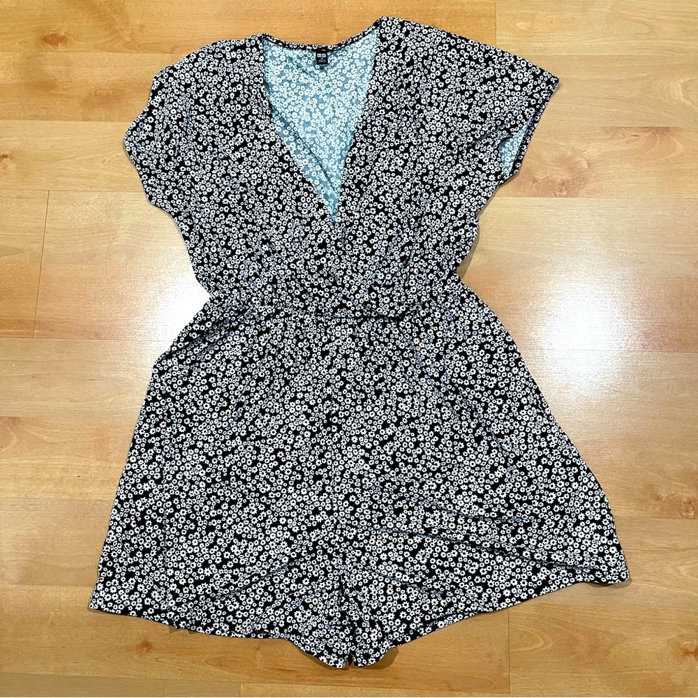 EUC Uniqlo Women’s Sz Med Romper